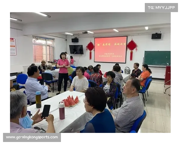 颁奖仪式上温情一幕 费尔南多为小球迷拭去眼泪展现关爱之情